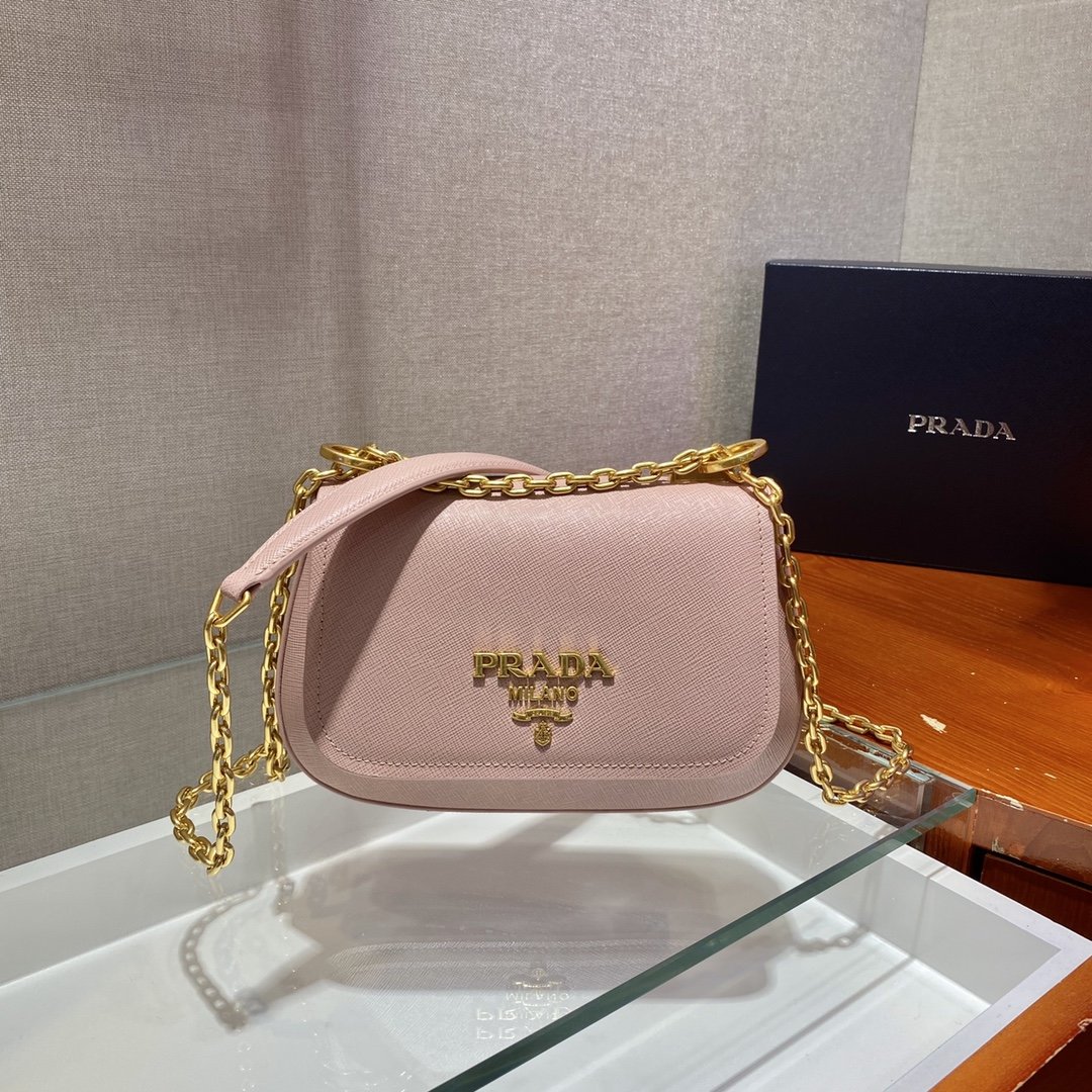 Prada_Saffia